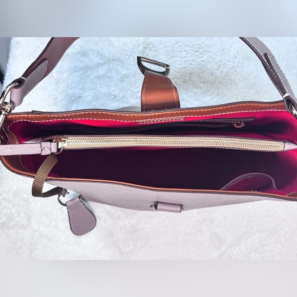 Dooney & Bourke Pink Shoulder Bag with Classic Elegance 🦢🤍 - Picture 9 of 14